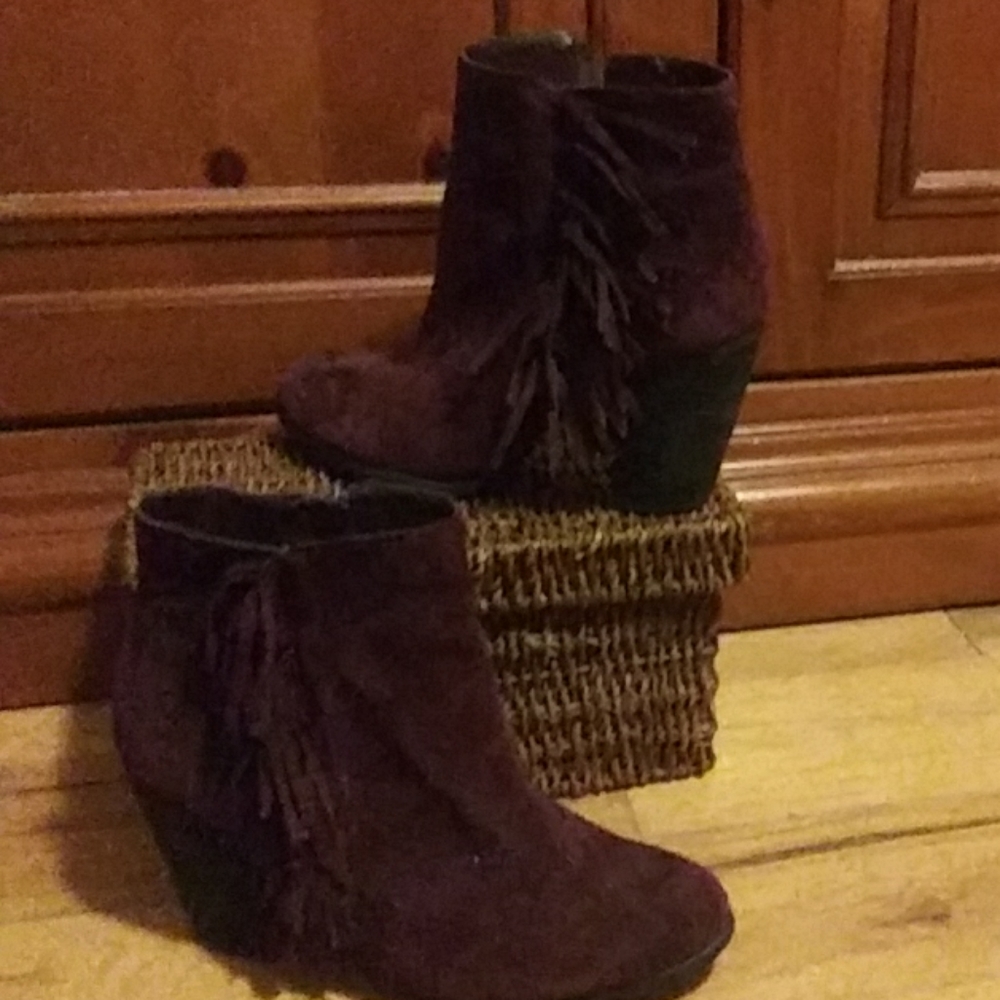Wine color, fringe ankle boots